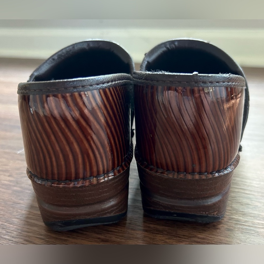 DANSKO XP Brown Patent Leather Nurse Clogs Slip Resistant Work Shoes Sz 39 / 8.5 - Picture 5 of 12